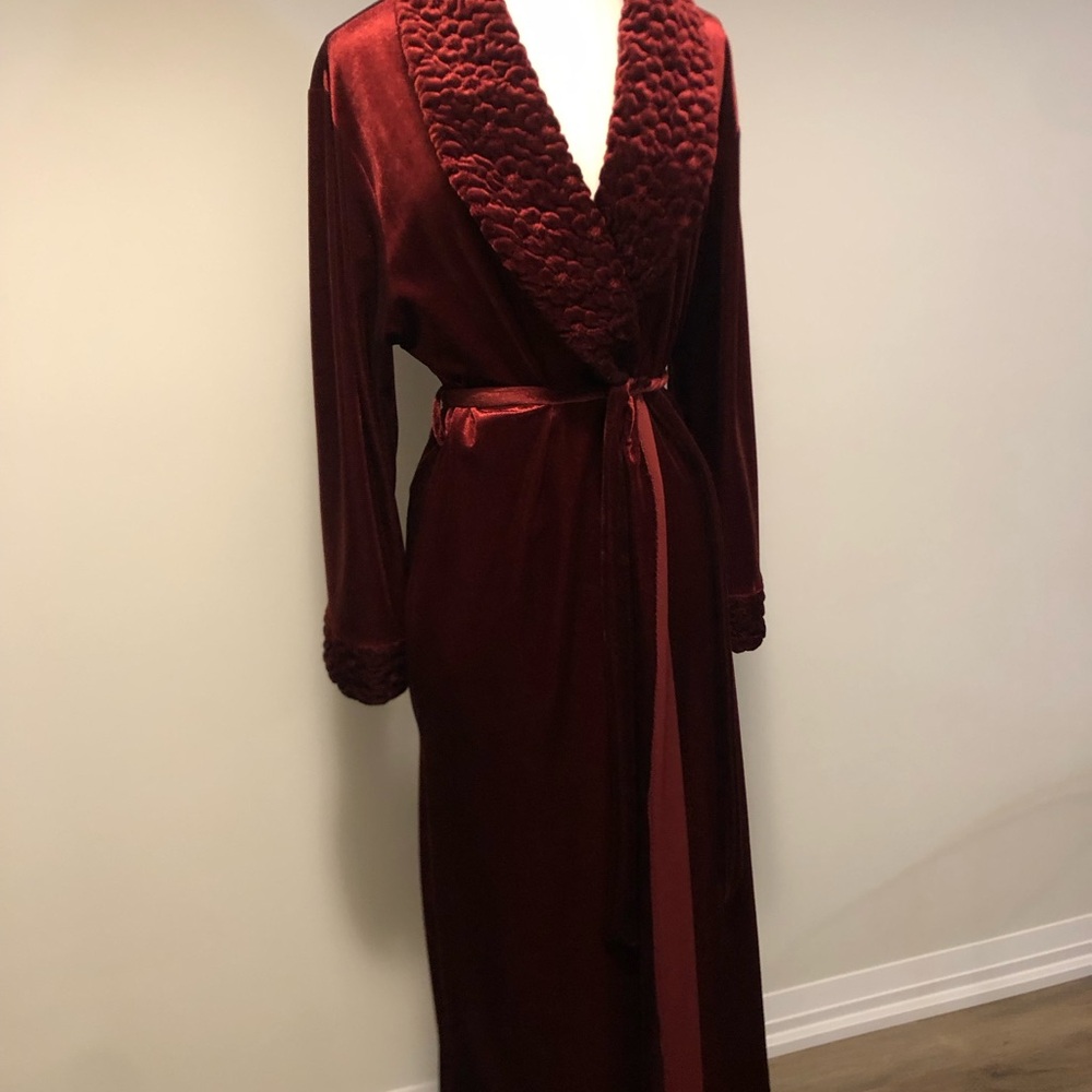 Elegant Velvet Maroon Robe - Picture 6 of 9